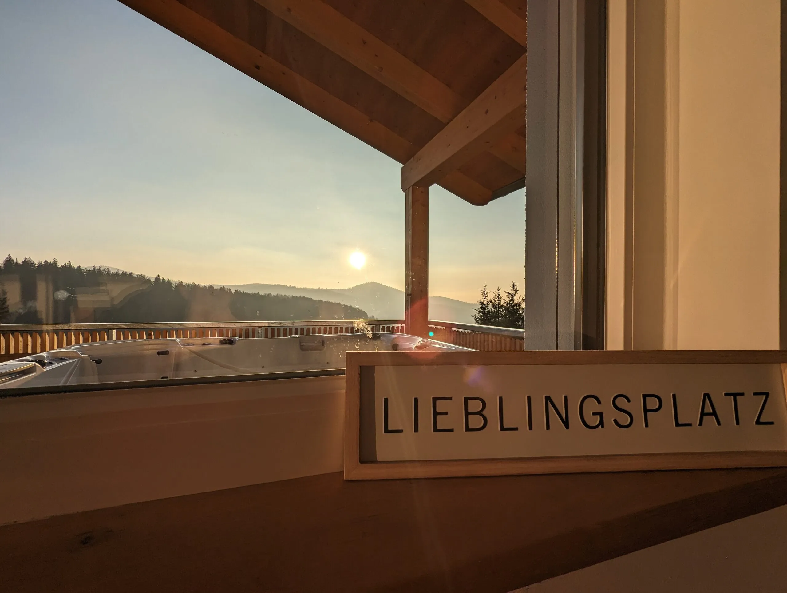 „Lieblingsplatz“ – Terrasse im Abendlicht