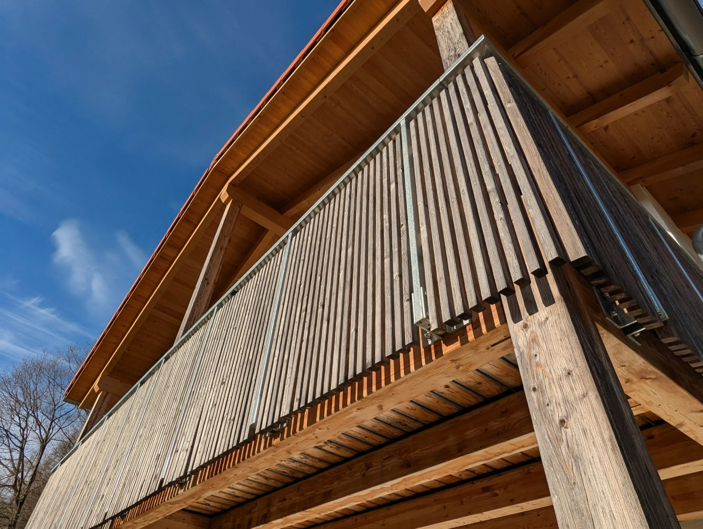 Detail der Holzterrasse des Chalets